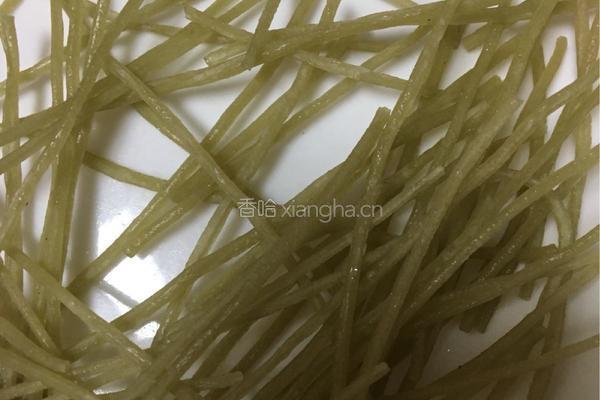 不出水的韭菜鸡蛋饺子馅的做法图解1