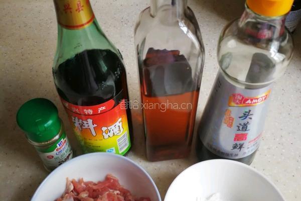 茭白炒肉的做法图解2