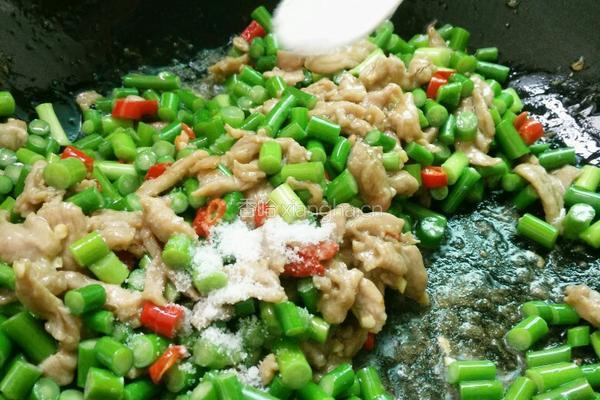 蒜苔炒肉的做法图解6