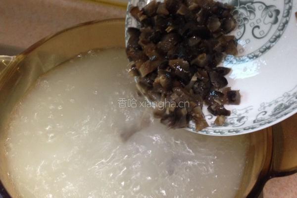 海参小米粥的做法图解5