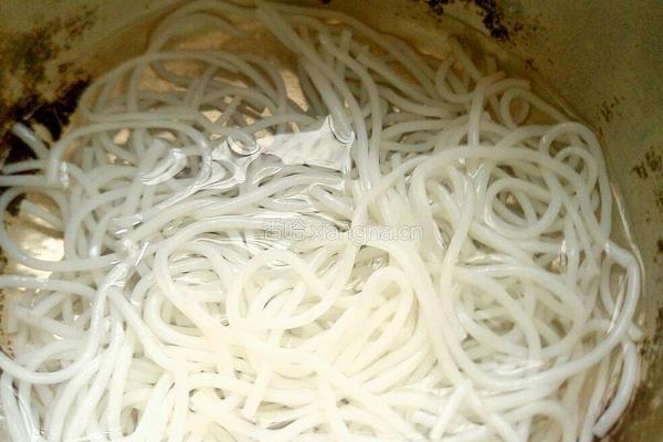 鲜煮桂林米粉的做法图解3