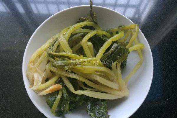 香肠咸菜炒蚕豆的做法图解5