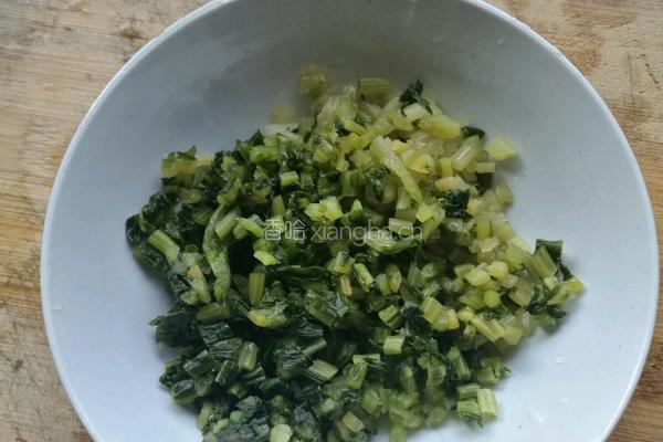 香肠咸菜炒蚕豆的做法图解6