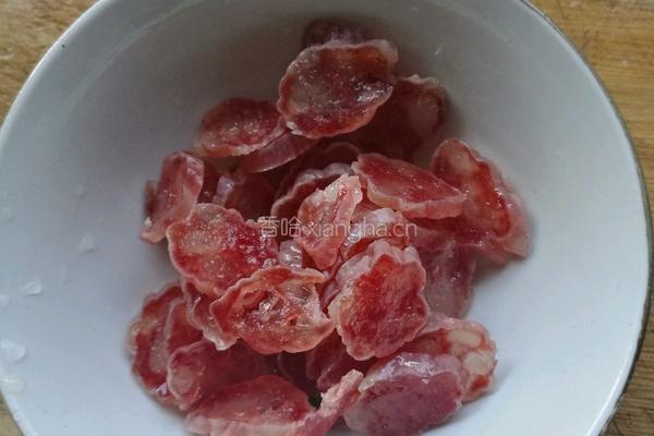 香肠咸菜炒蚕豆的做法图解8