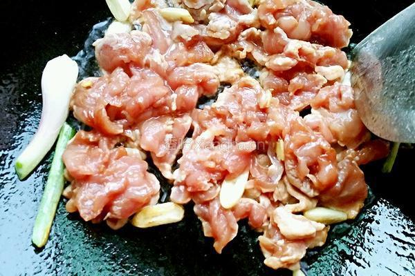 香芹炒肉的做法图解7