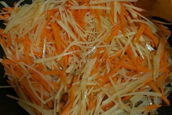 土豆丝炒胡萝卜丝的做法图解7