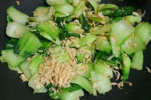 油菜炒虾皮的做法图解5
