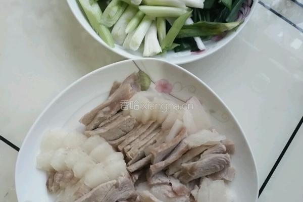 蒜苗回锅肉的做法图解4