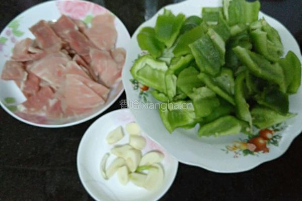 大辣椒炒肉片的做法图解2