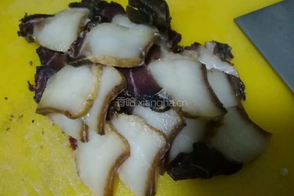 蒜苗炒腊肉的做法图解4