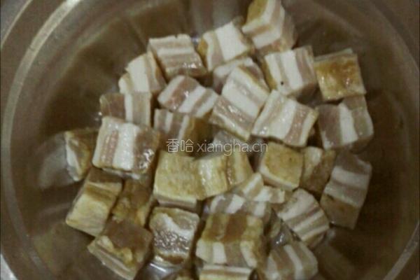 咸肉烧土豆的做法图解1