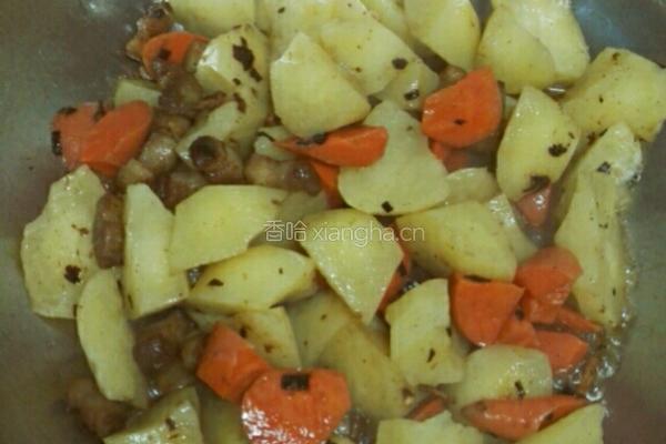 咸肉烧土豆的做法图解6