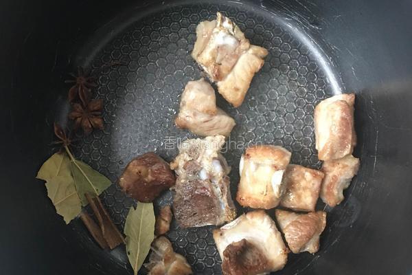 玉米排骨汤的做法图解5