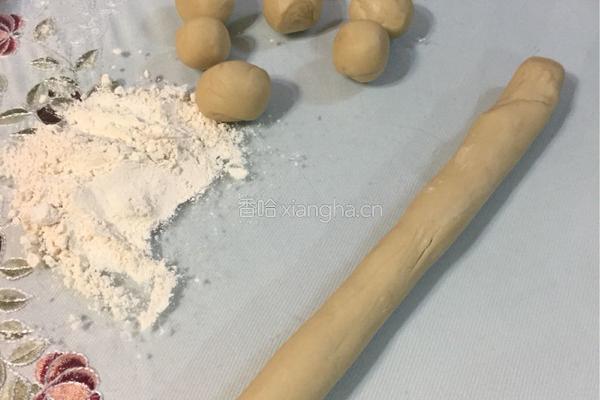 牛肉韭黄馄饨的做法图解1