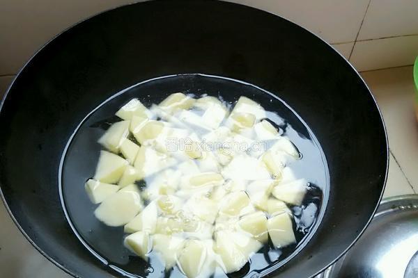 鸡腿炒胡萝卜的做法图解5