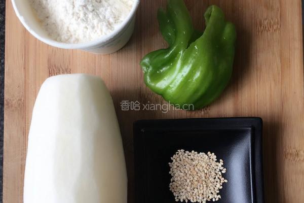 椒盐青椒萝卜饼的做法图解2