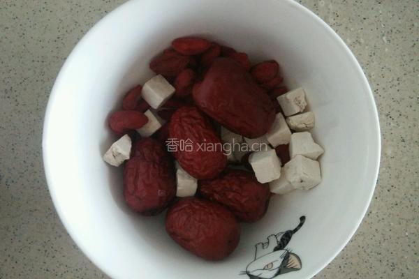 土茯苓炖鸡汤的做法图解2