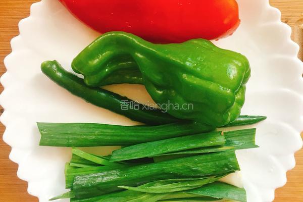 双椒爆炒肥肠的做法图解2