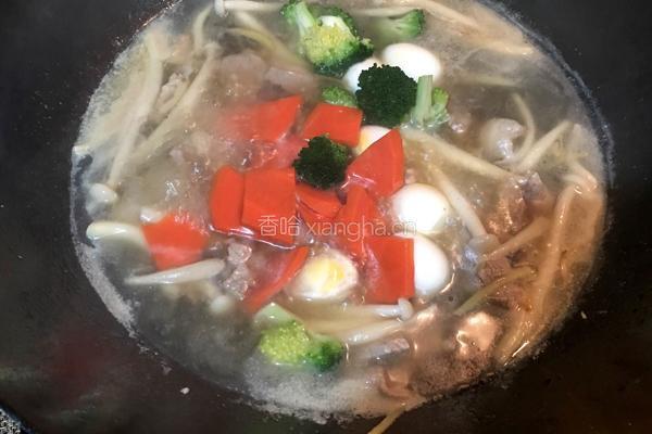白玉菇鹌鹑蛋肉片蔬菜汤的做法图解7