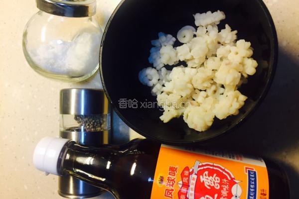 西芹拌鱿鱼花的做法图解10