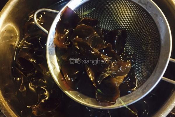 木耳刺身的做法图解3