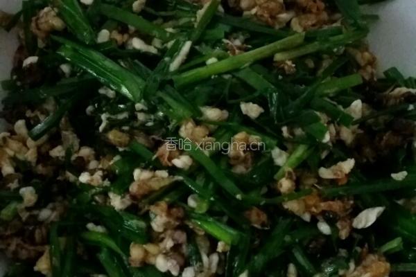 韭菜炒蜂儿的做法图解6