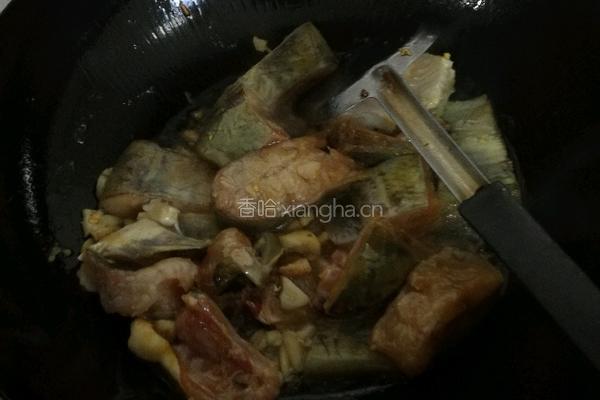 红烧鲶鱼的做法图解6