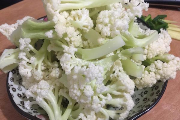 清炒花菜的做法图解1