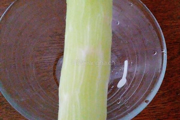 桃仁木耳拌莴笋的做法图解2