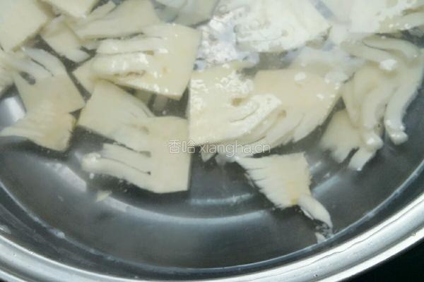 胡萝卜炝双笋的做法图解4