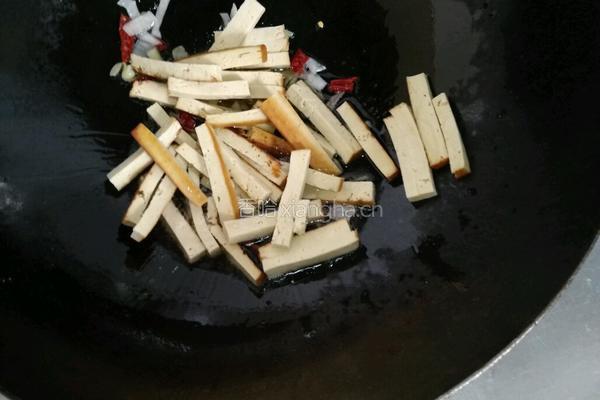 韭菜炒豆干的做法图解3