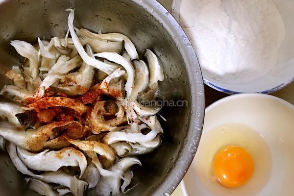 干炸平菇的做法图解2