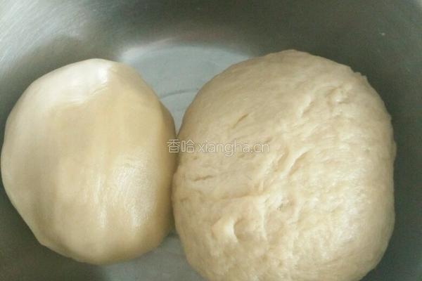 千层油酥豆沙卷的做法图解1