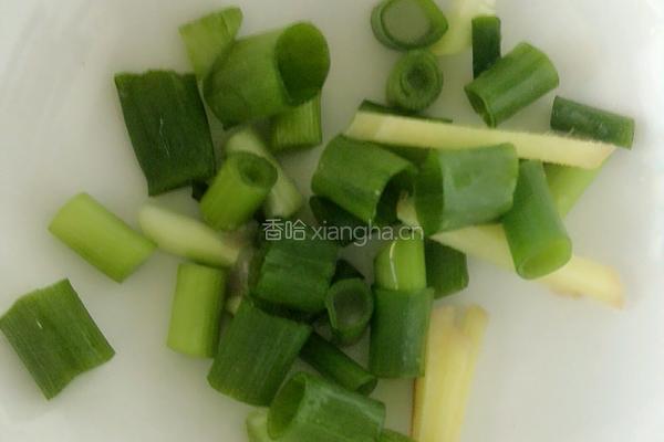 芹菜炒腊肠的做法图解3