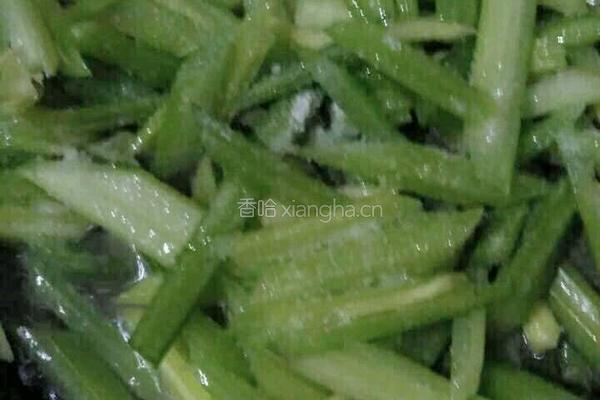 鸡蛋芹菜炒豆干的做法图解5