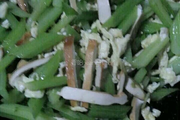 鸡蛋芹菜炒豆干的做法图解8