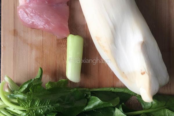 蚝油杏鲍菇菠菜炒肉的做法图解2
