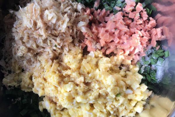 韭菜鸡蛋虾皮饺子的做法图解4