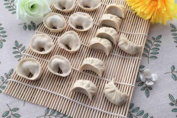 韭菜鸡蛋虾皮饺子的做法图解9