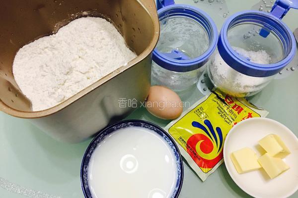 芝麻小面包的做法图解1