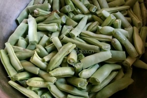 蚝油四季豆的做法图解1