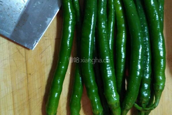 肉末辣椒的做法图解1