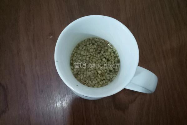 大麦十牛奶的做法图解1