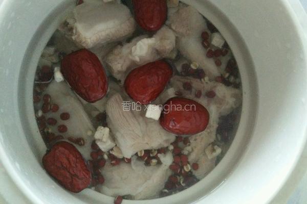 茯苓红豆排骨汤的做法图解3