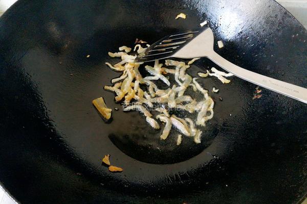 野芹腊肉小炒的做法图解3
