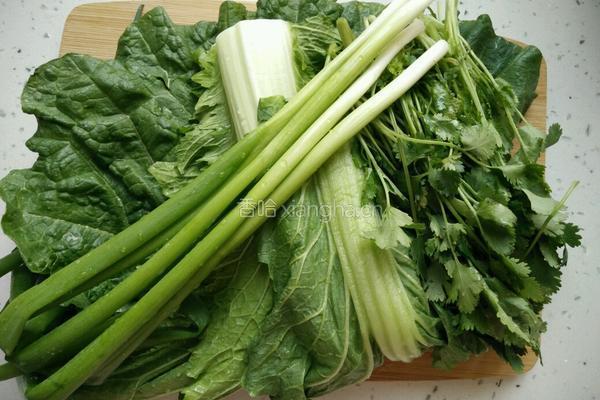 凉拌手撕白菜叶的做法图解1