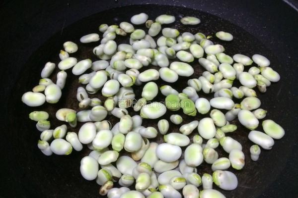 葱炒蚕豆的做法图解2