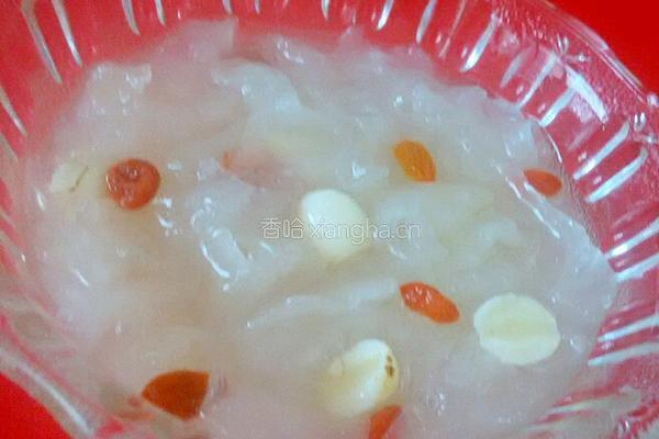 银耳莲子枸杞羹的做法图解8