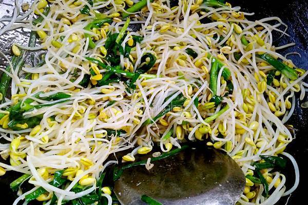 韭菜炒黄豆芽的做法图解10