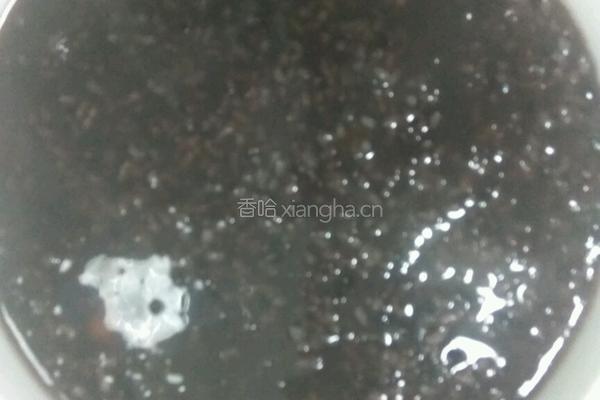 核桃黑米粥的做法图解3